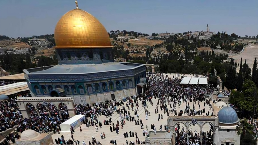 ৪০ দিন পর মুসলিমদের জন্য খুলে দেওয়া হলো আল-আকসা মসজিদ