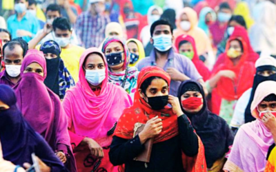 বাংলাদেশের গার্মেন্টস কারখানায় শ্রমিক ছাঁটাই ও চাকরি হারানোর কারণে উদ্বিগ্ন শ্রমিকদের প্রতীকী দৃশ্য