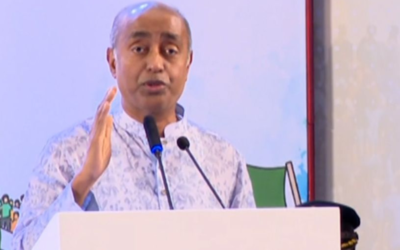 আইনমন্ত্রী মো. আসাদুজ্জামান তত্ত্বাবধায়ক সরকার ব্যবস্থা নিয়ে সংবাদ সম্মেলনে বক্তব্য দিচ্ছেন