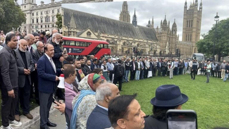 National Anthem performed in front of the British Parliament