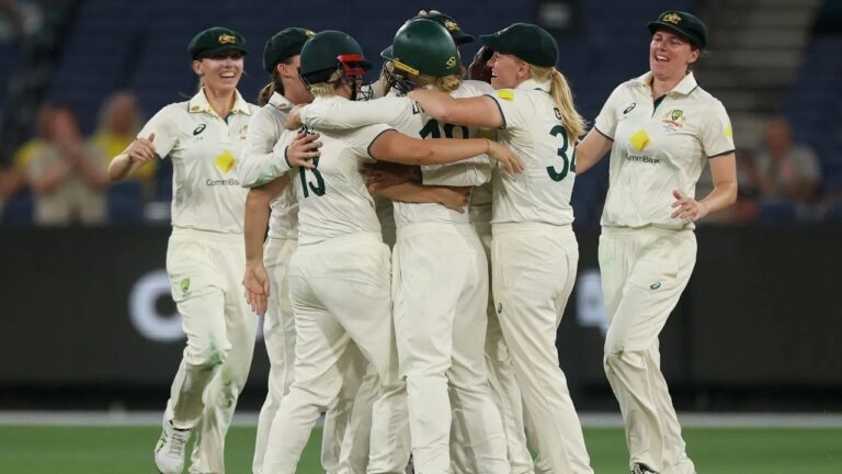 Australia Dominates England for Ashes Clean Sweep at MCG