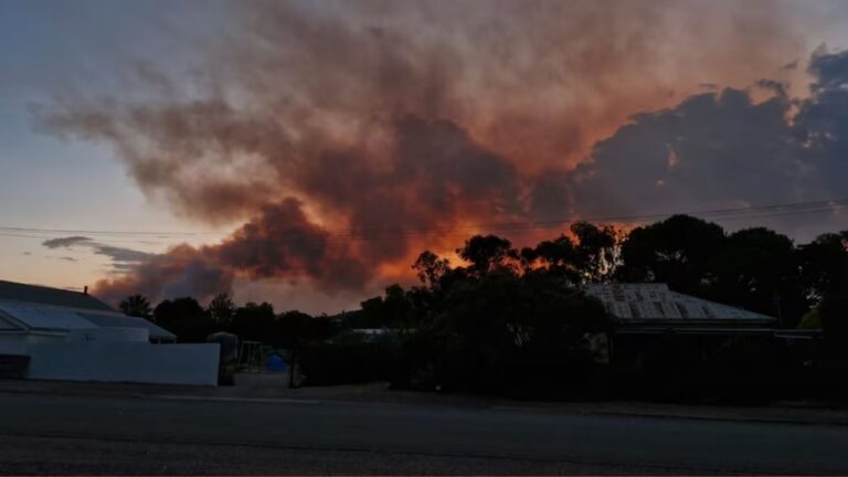 Flinders Ranges Bushfire Threatens Mount Remarkable National Park