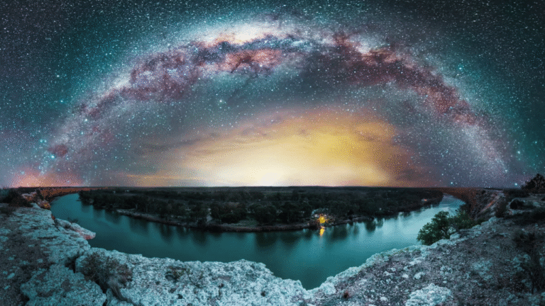 Amazing Sight in the Australian Sky