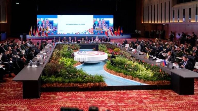 Malaysia Urges ASEAN to Expand Security Cooperation into Cyberspace