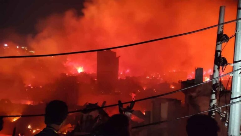 Devastating Fire Destroys Over 100 Homes in Dhaka’s Korail Slum, Women and Children Left Homeless