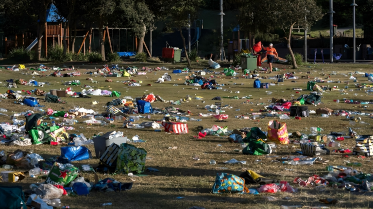 Coogee Beach Cleaned Overnight After Massive Christmas Day Party Leaves 20 Tonnes of Rubbish