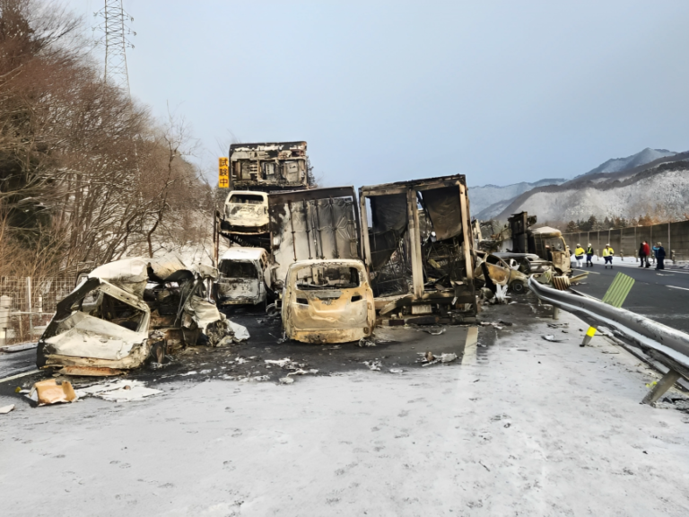 Heavy Snow Triggers Massive Highway Pile‑Up in Japan, Leaving One Dead and Dozens Injured