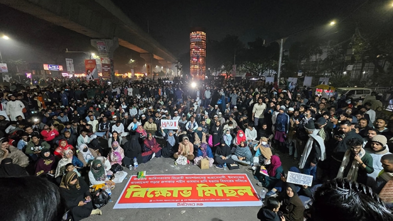 Shahbag Blockade Continues as Protesters Demand Justice for Sharif Osman Hadi