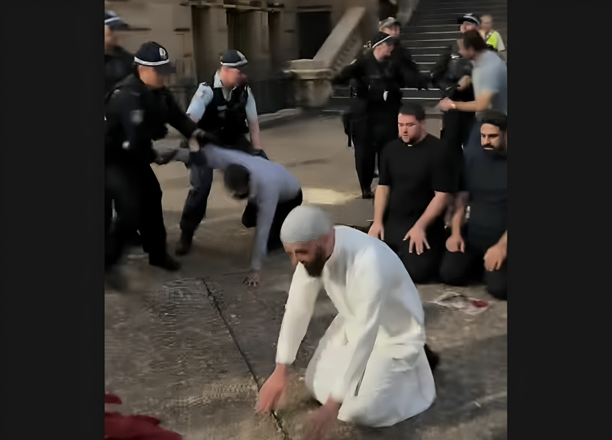 NSW Police Admit Muslim Men Had Permission to Pray Before Officers Disrupted Them at Sydney Rally