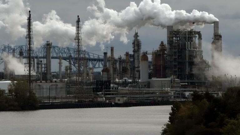 Global Oil Prices Soar as Iran’s Blockade of the Strait of Hormuz Sparks Market Turmoil