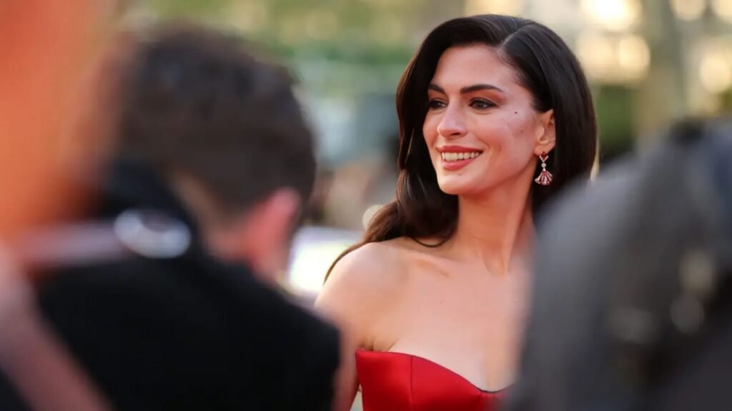 Anne Hathaway Says Her “Decades‑Long Awkward Phase” Finally Ended at 40 as She Embraces a New Era of Confidence