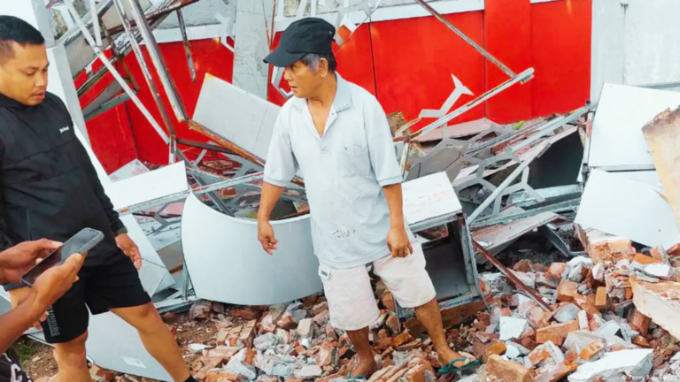 Powerful 7.4 Quake Strikes Northern Molucca Sea, Triggers Tsunami Waves in Indonesia