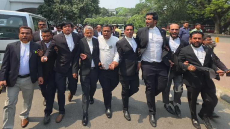 Bangladesh Lawyers March With Black Flags Demanding Withdrawal of Virtual Court Decision