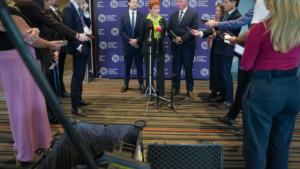Pauline Hanson Caught on Camera Using “Nasty Bitch” Remark as Media Clash Erupts in Adelaide