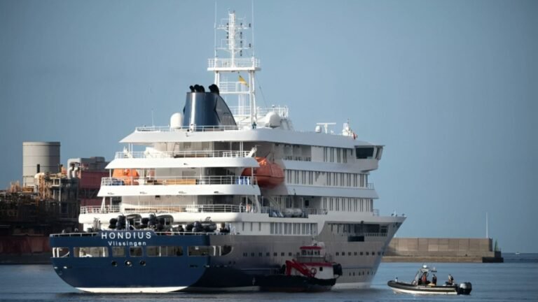 Deadly Hantavirus Cruise Ship Finally Reaches Rotterdam as Crew Brace for Weeks of Quarantine