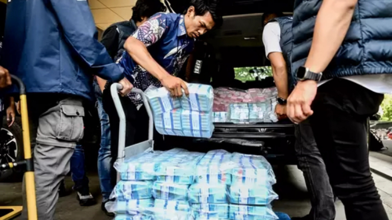 Indonesia Arrests 321 Foreign Nationals in Major Crackdown on Online Gambling Syndicate
