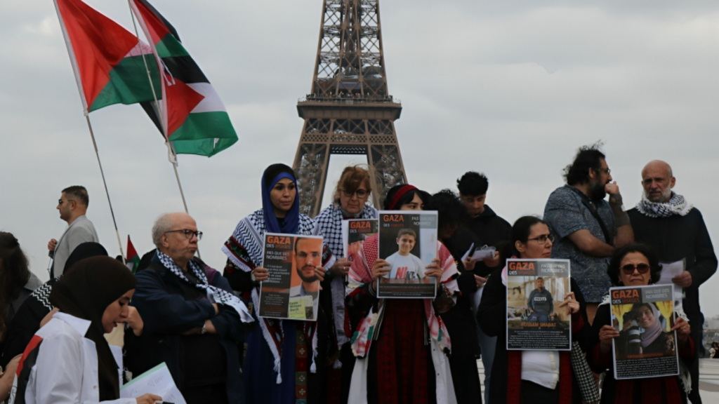 Six Arrested After Palestinian Flag Unfurled on Eiffel Tower in Paris Protest