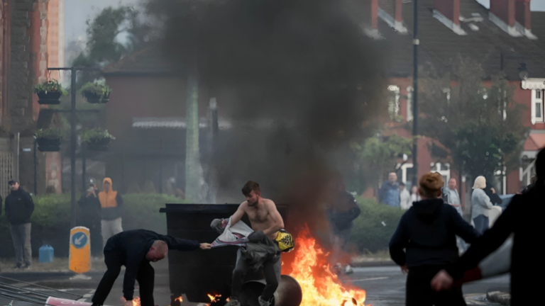 Belfast Erupts in Anti‑Immigration Riots Buildings Torched, Roads Blocked After Stabbing Sparks Nationwide Outrage