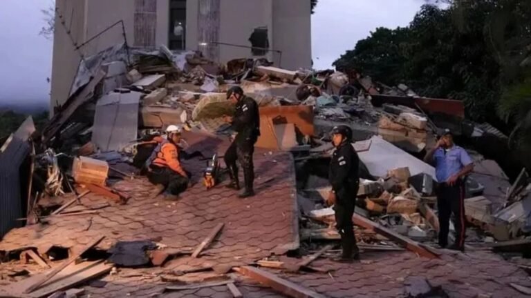 Venezuelans Dig for Survivors as Quake Death Toll Climbs Past 900 and Tens of Thousands Remain Missing