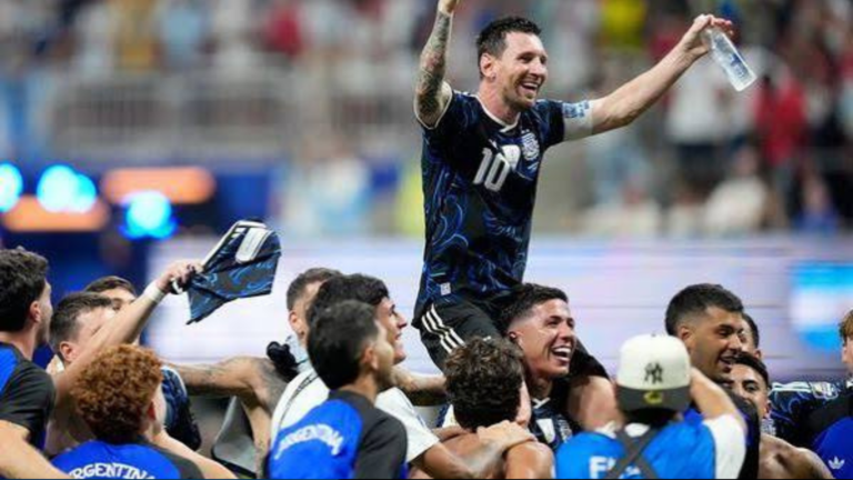 Messi Lookalike Sparks Frenzy in Times Square as Fans Unite Before World Cup Final
