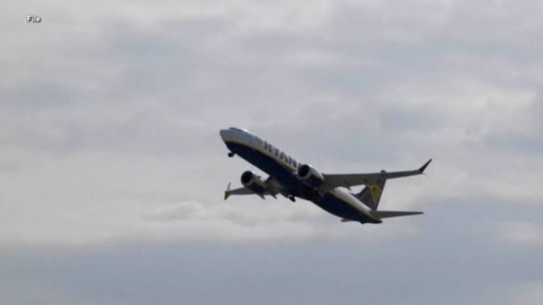 Passengers Pull Man Back Inside After Terrifying Mid‑Air Window Blowout on Greece-Germany Flight