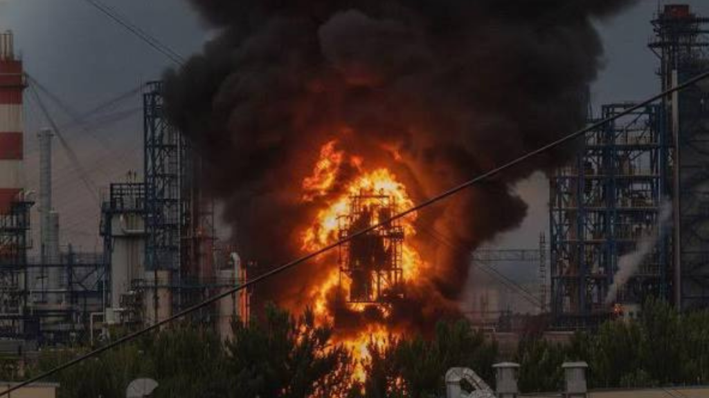 Remote‑Work Orders Issued in Siberia as Fuel Crisis Deepens After Ukrainian Strikes