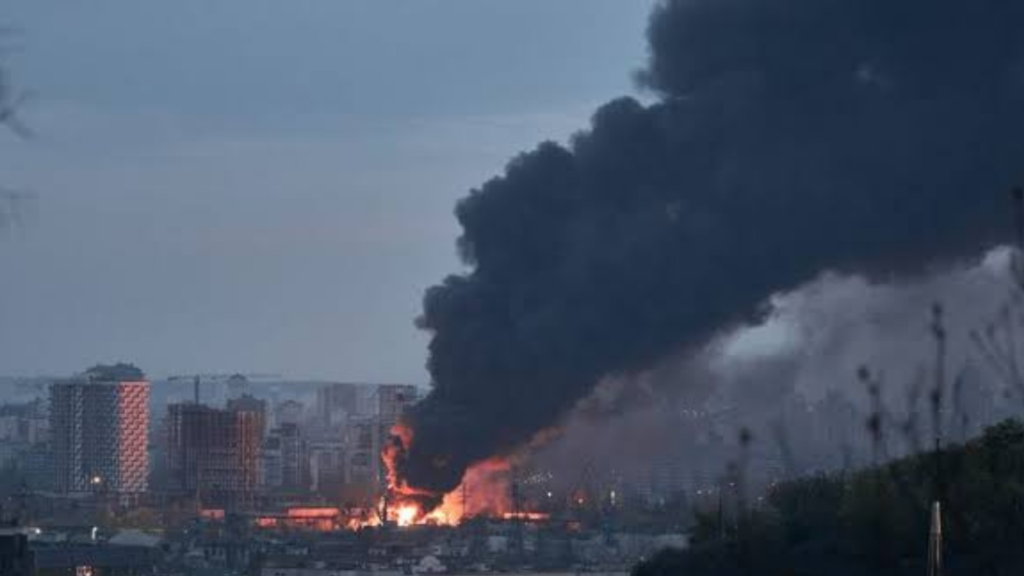 Russia and Ukraine Trade Deadly Overnight Strikes as Paris Peace Push Looms