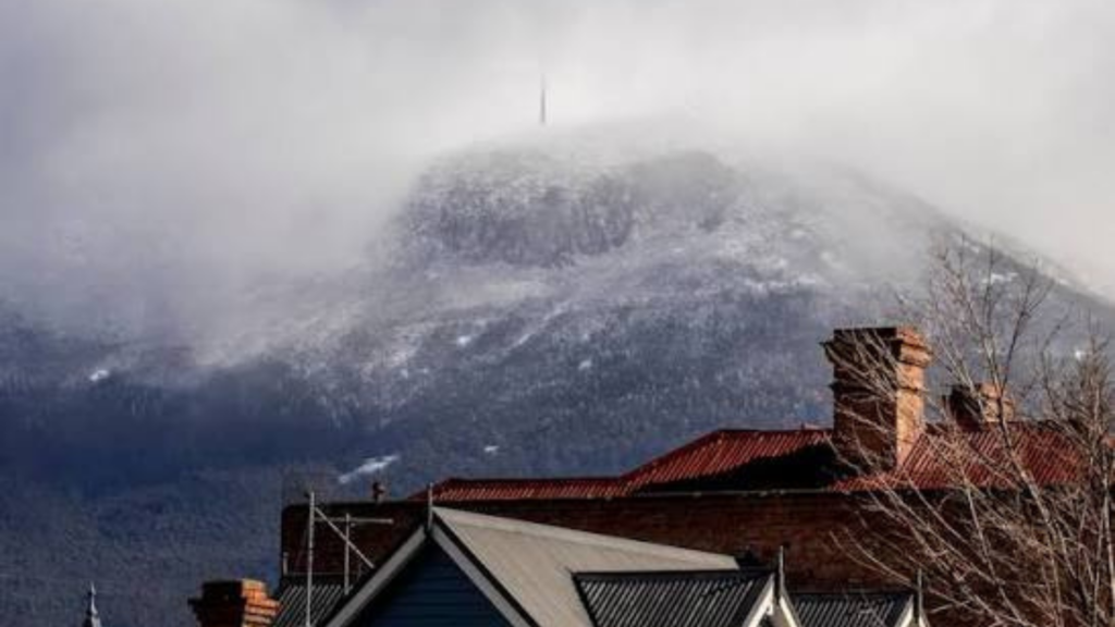 Stalled Winter High Sends Atmospheric Pressure Soaring Over Tasmania