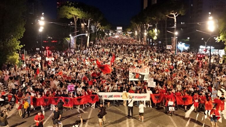 Thousands March in Tirana for 42nd Night, Demanding PM’s Resignation and Opposing Trump‑Linked Tourism Megaproject