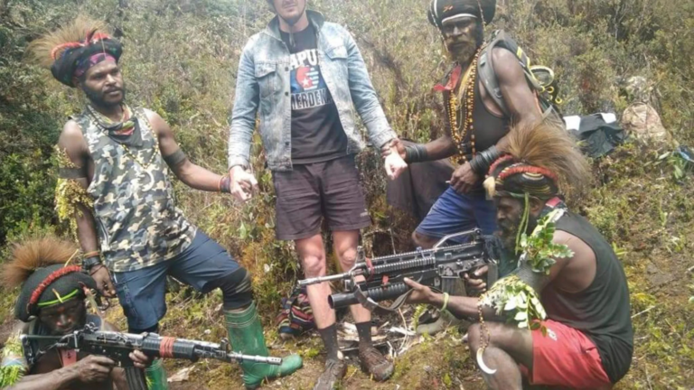 American Pilot Killed as Papua Rebels Torch Plane in Escalating Independence Conflict
