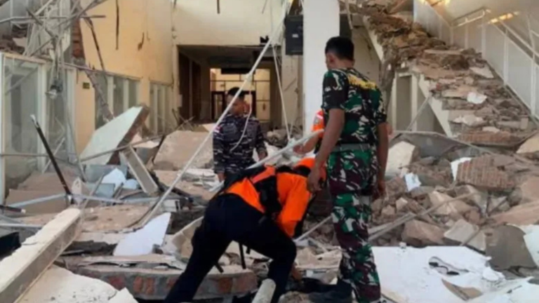 Deadly 7.7 Quake Devastates Eastern Indonesia as Thousands Flee Collapsed Homes