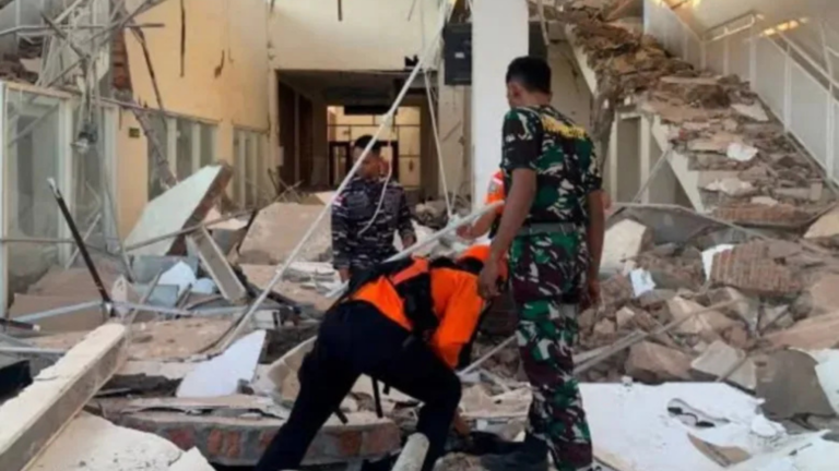 Deadly 7.7 Quake Displaces 5,000 in Indonesia as Rescuers Race to Find Survivors