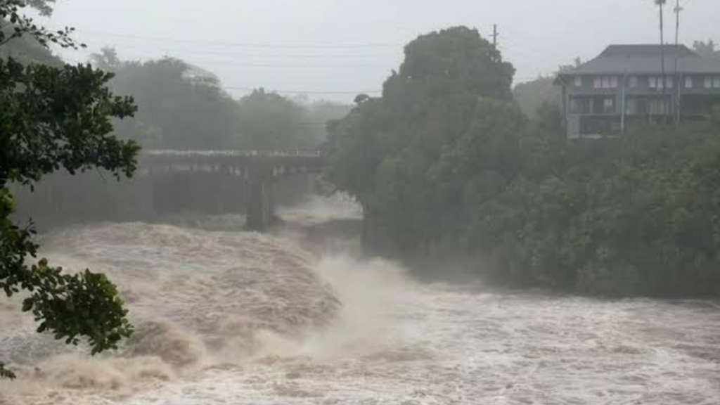 Flash Floods Hit Hawaii as Hurricane Lala Skirts Big Island, Sweeping Homes Off Foundations