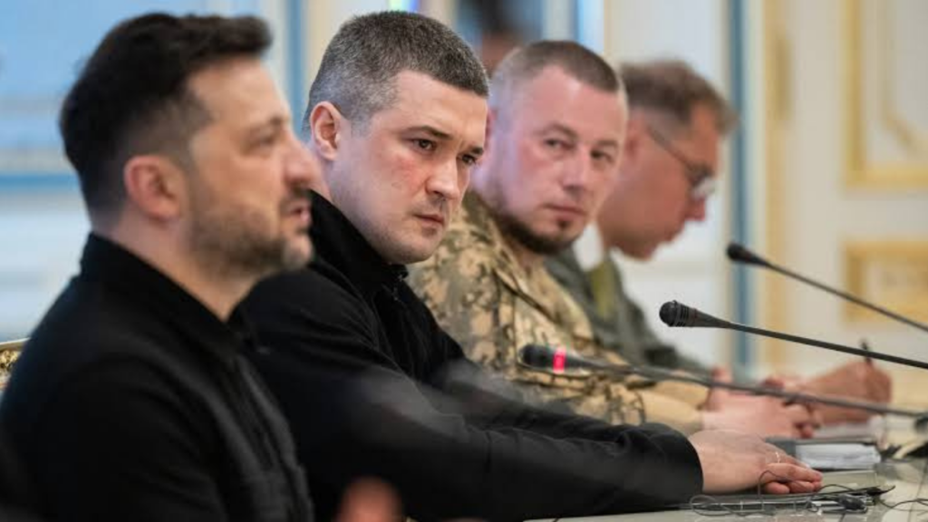 Former Ukrainian Defence Minister Calls for Wartime Elections, Challenging Zelensky’s Leadership