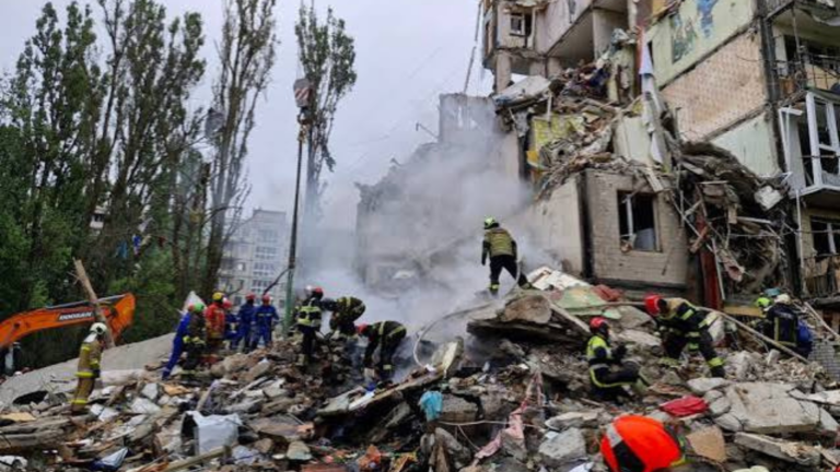Russian Strikes Kill Children in Kyiv as Both Sides Report New Casualties Across the Front