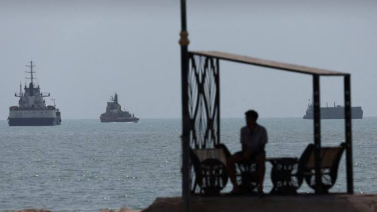 US Hits Iranian Launch Sites on Larak Island as Tensions Surge in the Strait of Hormuz