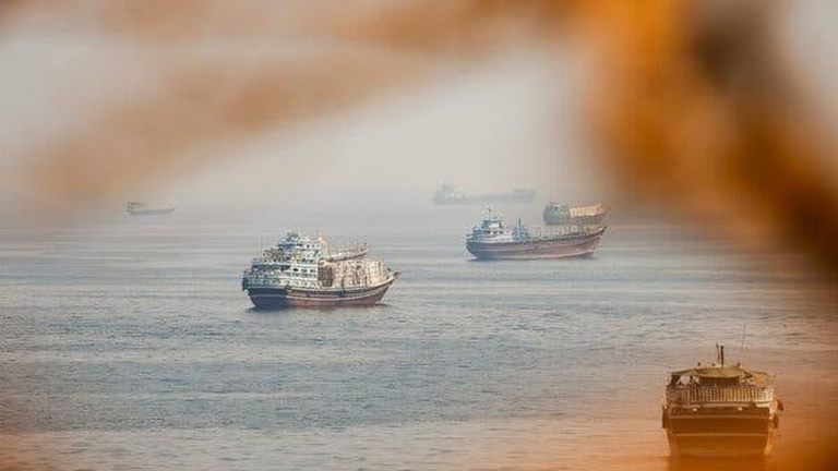 US Hits Iranian Launch Sites on Larak Island as Tensions Surge in the Strait of Hormuz