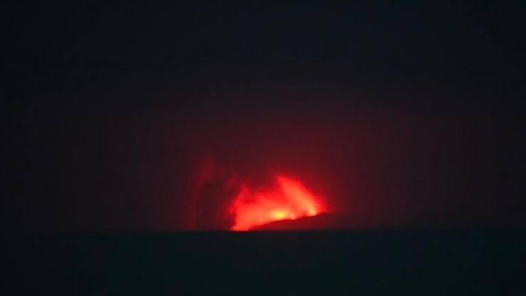 Volcanic Ash Chaos: Anak Krakatoa Eruption Shuts Jakarta Airport, Disrupts 22,000 Travelers