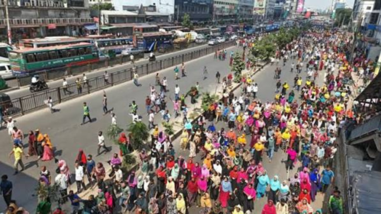 Garment Workers Block Roads in Dhaka, Triggering Major Traffic Disruptions
