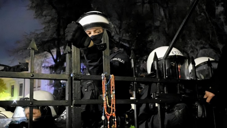 Riot Police Deployed at Poland’s Constitutional Court as Political Crisis Deepens