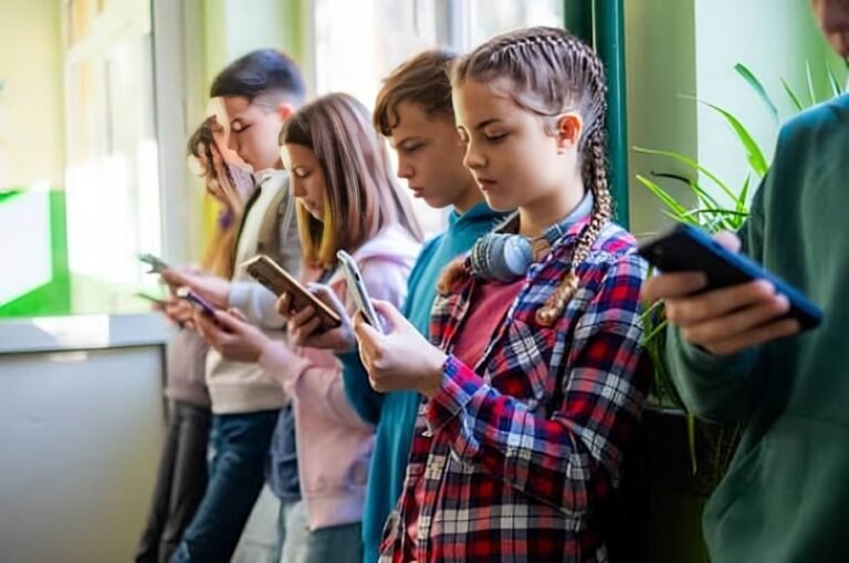 One in Three Australian Children Victimised Online Turn to AI or Tell No-One, Study Finds